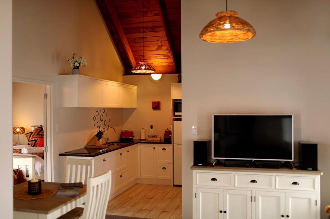 Coromandel Central Cottage Luxury W Spa Экстерьер фото